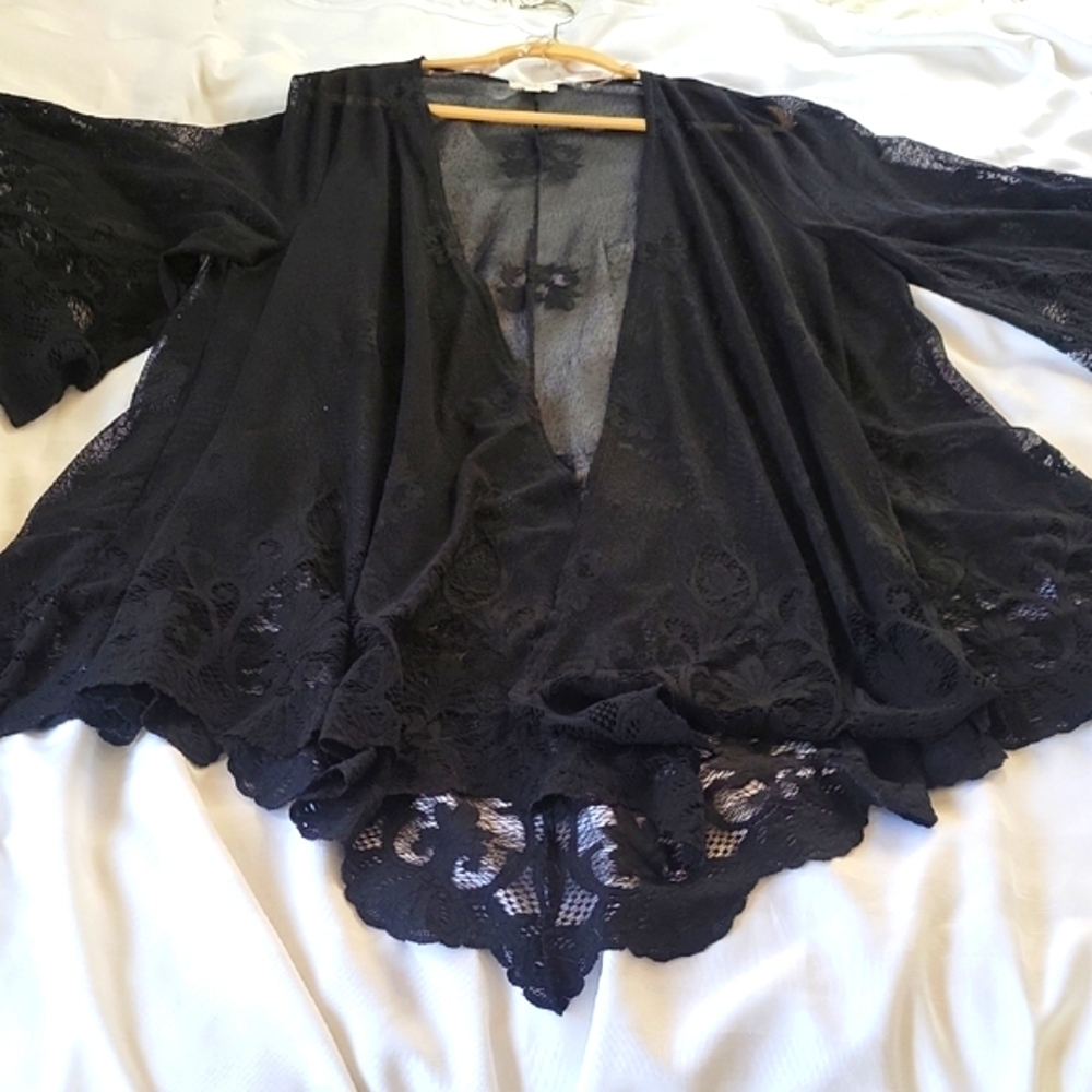 Me & U Woman's Chic Black Lace Kimono Cardigan, Size: XL
